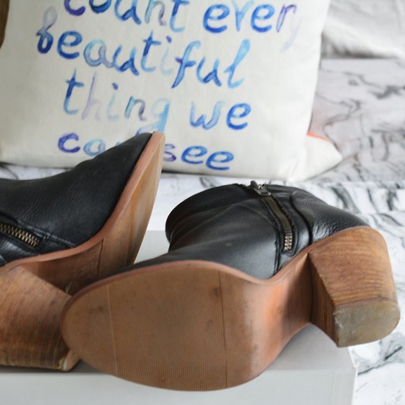 Joe Fresh 100% Leather Ankle‎ Boots - Picture 4 of 7